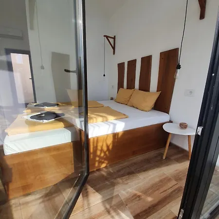 Smestaj Skuratenko * Malo Laole